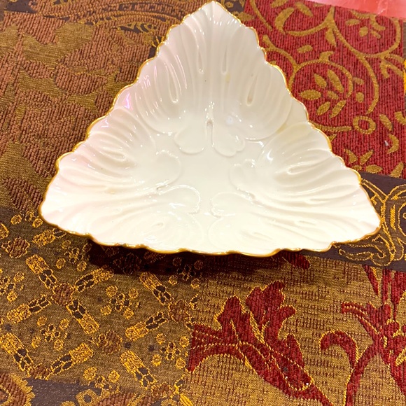 Lenox Triangle Embossed Candy Nut Dish with 24 K Gold Trim. Vintage - Picture 4 of 8
